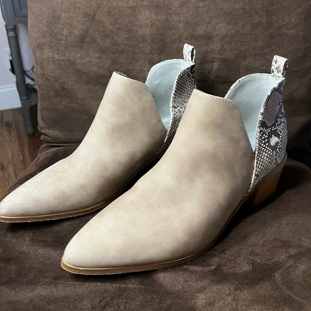 Ankle Boots || Size: 8 - Picture 2 of 4
